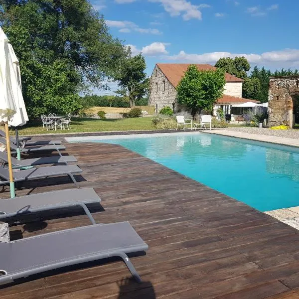 Le clos du Mûrier، فندق في Fongrave