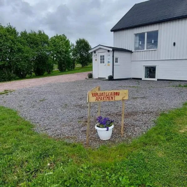 Varjjatgeainu Apartment Nesseby, hotel en Jakobselv