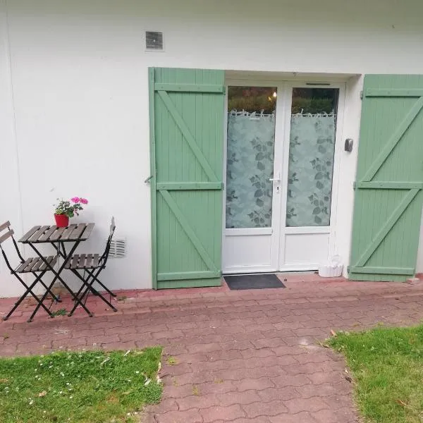 Appartement de plain pied dans la verdure, ξενοδοχείο σε Yerres