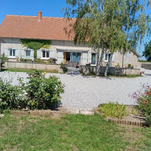 Chambre Heloise, hotel in Louchy-Montfand