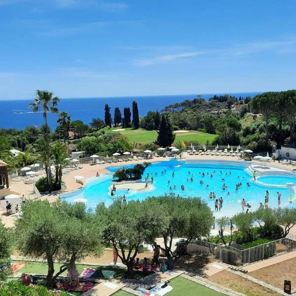Huuummm c'est là ! Beau T2 Cap Estèrel Village avec Clim !, hotel di Agay - Saint Raphael