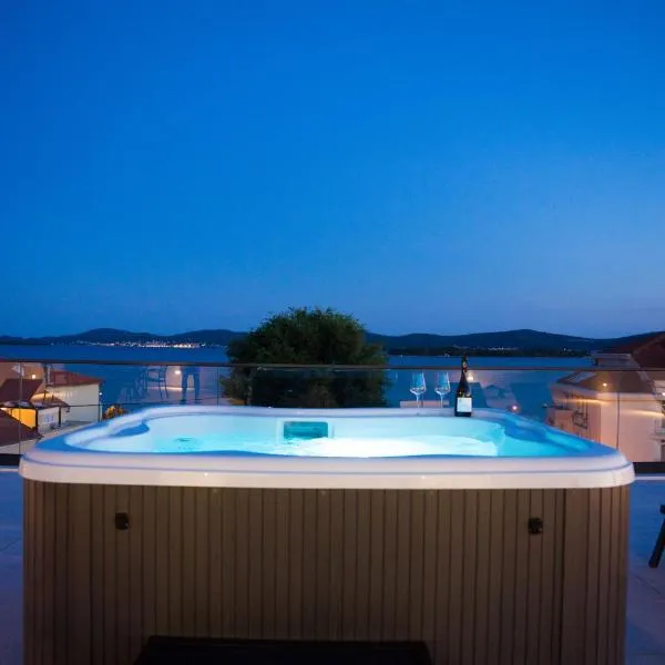 Deluxe Apartment Cigit – hotel w mieście Turanj