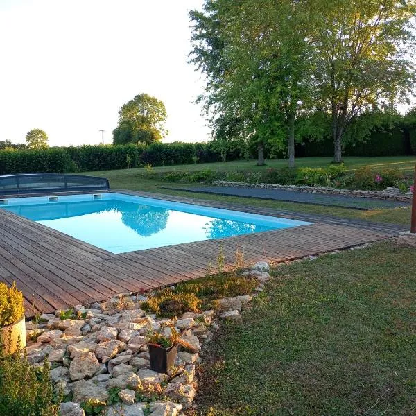 Au chant des oiseaux, hotel in Saint-Vallier