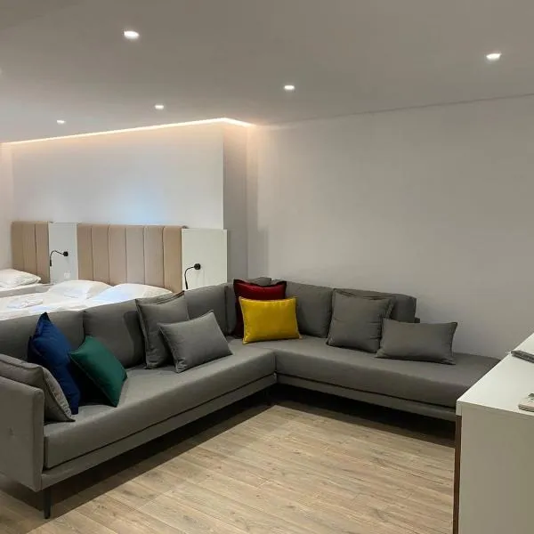 Eval Hotel, hotel di Sarandë