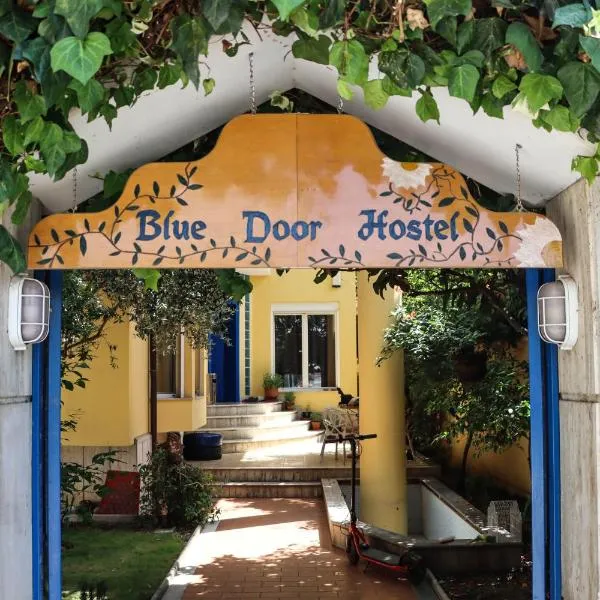 Blue Door Hostel, hotel a Tirana