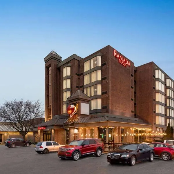 ラマダ プラザ ナイアガラ フォールズ フォールズ ホテル（Ramada Plaza by Wyndham Niagara Falls）、ナイアガラ・フォールズのホテル