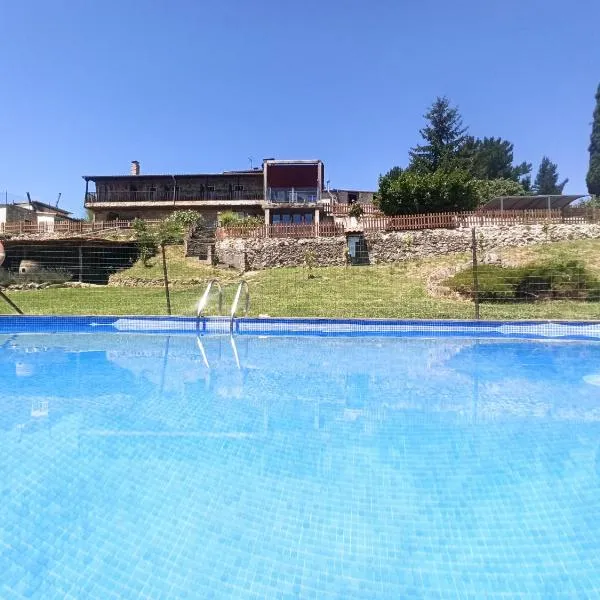 Casa dos Muros turismo rural y actividades en la Ribeira Sacra, hotel in Pantón