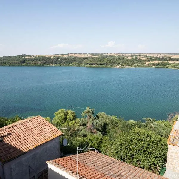 Attico con vista lago - Miralago, hôtel à Anguillara Sabazia