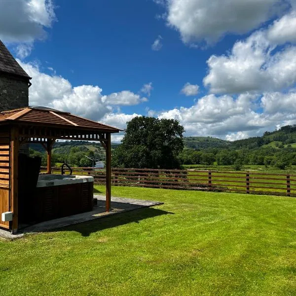 Cwmgwn Farm, hotel in Llandovery