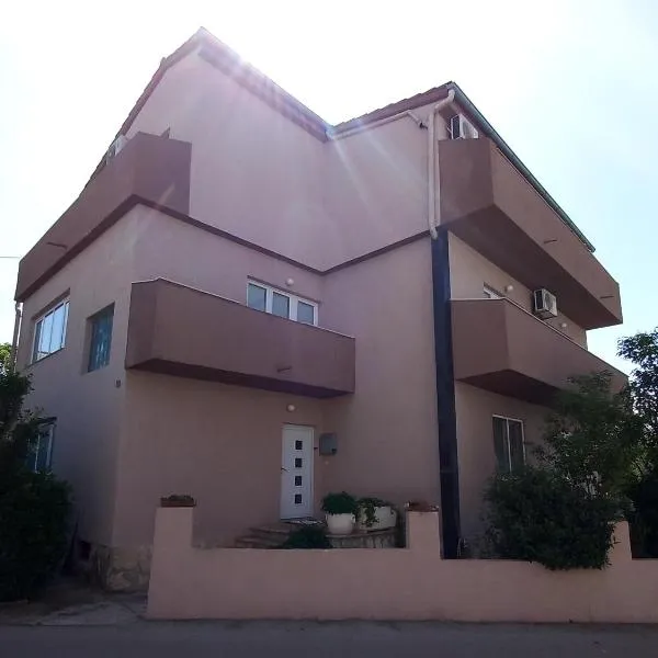 Pansion Stones Murter, ξενοδοχείο σε Μούρτερ