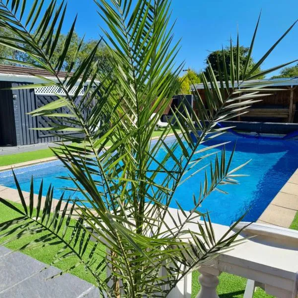 Richlands Homestay, hotel in Tondu