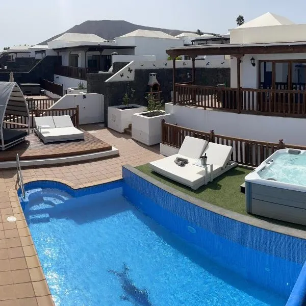 Villa 64, Vista Lobos, private heated pool x jacuzzi, Playa Blanca, hotel i Playa Blanca