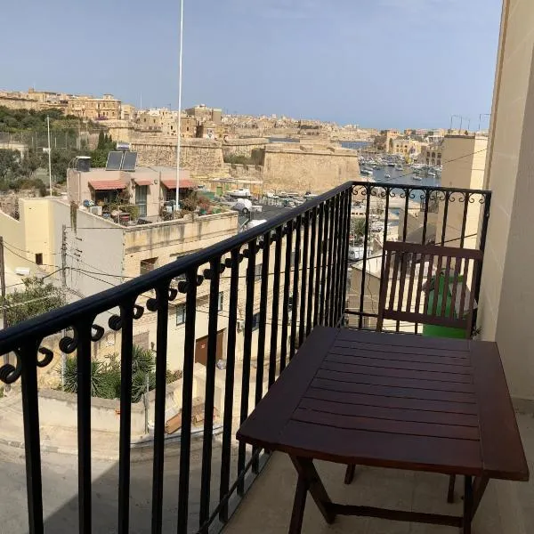 Grand Harbour View Lookout, hotel v destinaci Kalkara