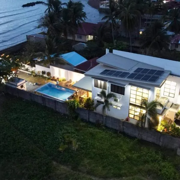 RLJ Beach House, hotel v mestu Naval