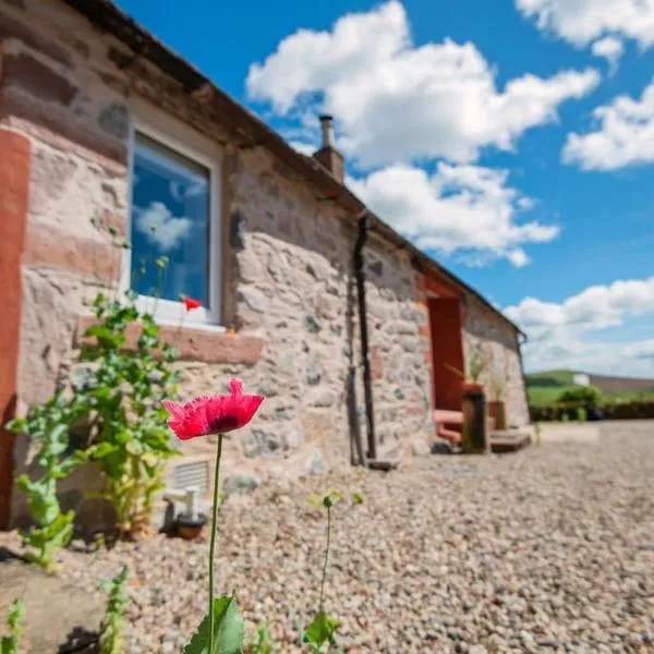 Spacious & Stylish StoneHous Cottage, hotel in Forfar