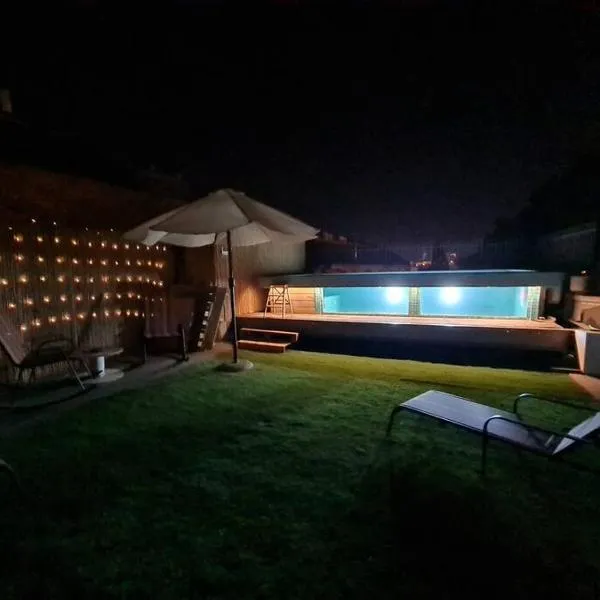 Private Swimming Pool ! דירת סטודיו עם בריכה פרטית: Meqor H̱ayyim şehrinde bir otel