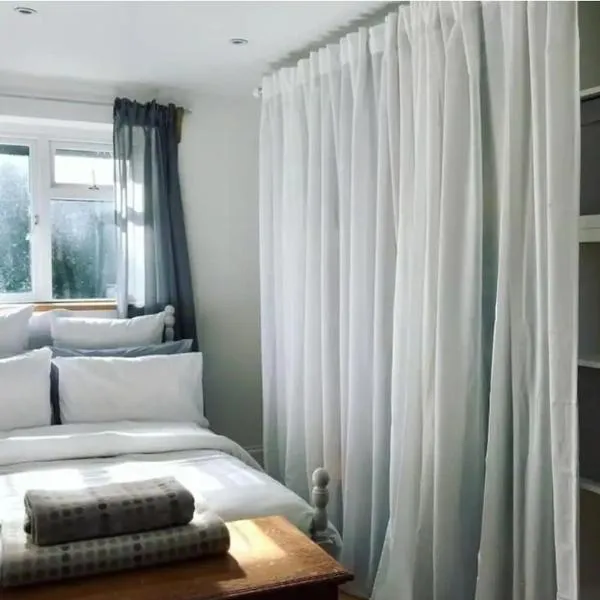Cosy and Characterful 1 bedroom townhouse with big south facing garden in Cardiff, ξενοδοχείο στο Κάρντιφ