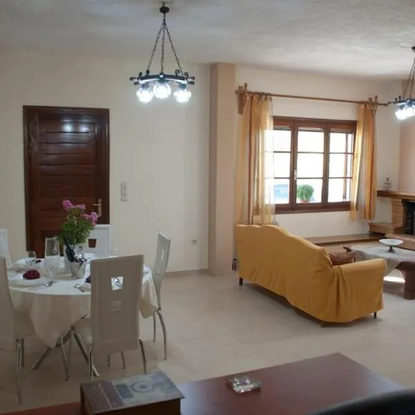 Country house 2.5km. from the sea!, hotel in Aliveri