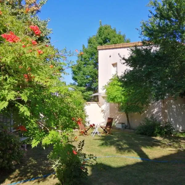 Gîte Les Bignones, hotel di Freneuse