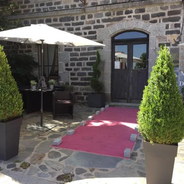 Comptoir d aubrac – hotel w mieście Aubrac