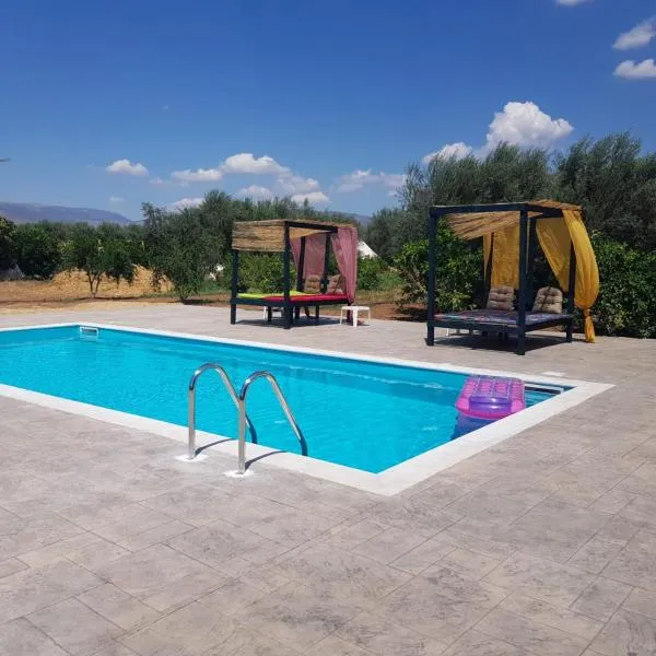 Viesnīca Eco Glamping with Pool between Nafplio and Argos pilsētā Argosa