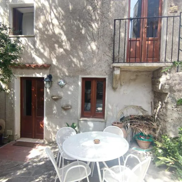 Cortile Via Sales 11, hotel in Erice