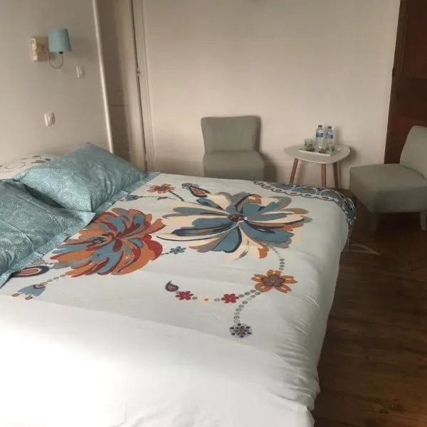 Chambre Chez L'HABITANT en Centre Ville, hotel en Fourmetot