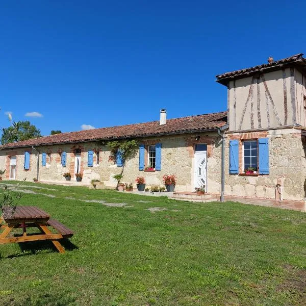 Les Gîtes de LAURES, hotel v destinaci Monblanc