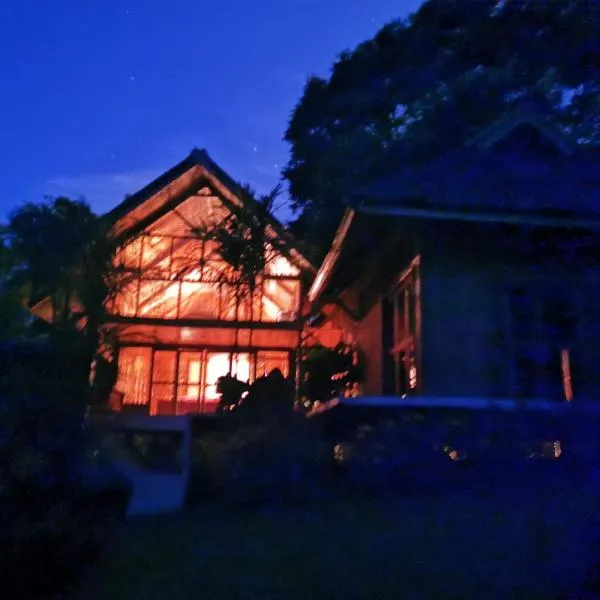 Camiguin Volcano Houses-Panoramic House, hotel v Mambajau