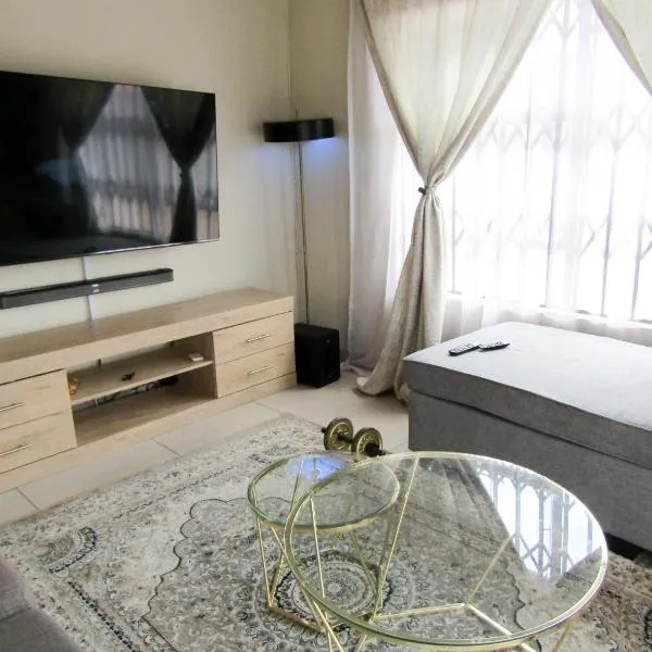 Khaya Guesthouse, hotel v destinaci Soshanguve