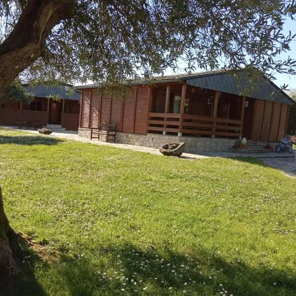 Casas de madera " A Chousa" en Roupar - Xermade, Hotel in Roupar