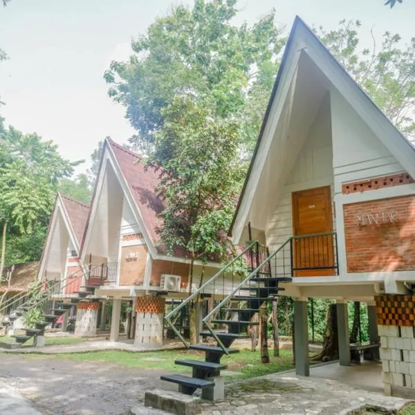 Ngaglik에 위치한 호텔 Urbanview Resort Kampoeng Media Yogyakarta by RedDoorz
