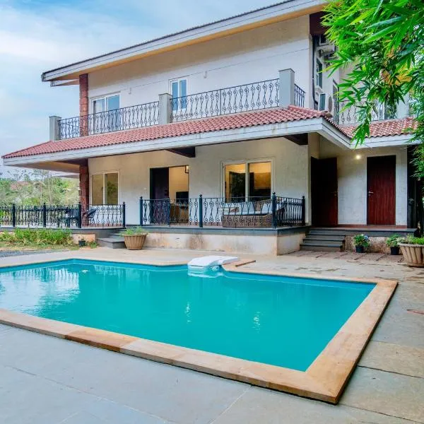 SaffronStays Boulevard StoneHouse - pool villa with mountain views, hotel Khamshet városában