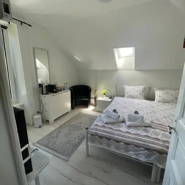 La Maison Bleue à 2 pas du Lac du Neuchâtel, hotell sihtkohas Hauterive