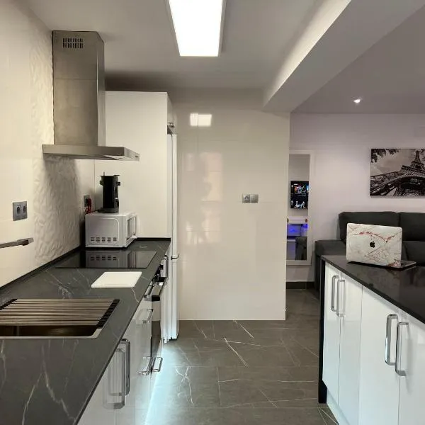 Apartamento espacioso de diseño a 3 min RENFE., hotel v destinaci Córdoba
