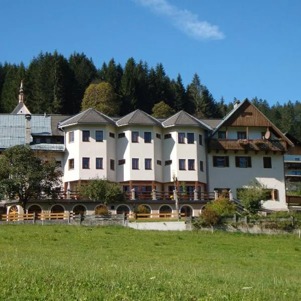 Haus der Begegnung, hotel di Gosau