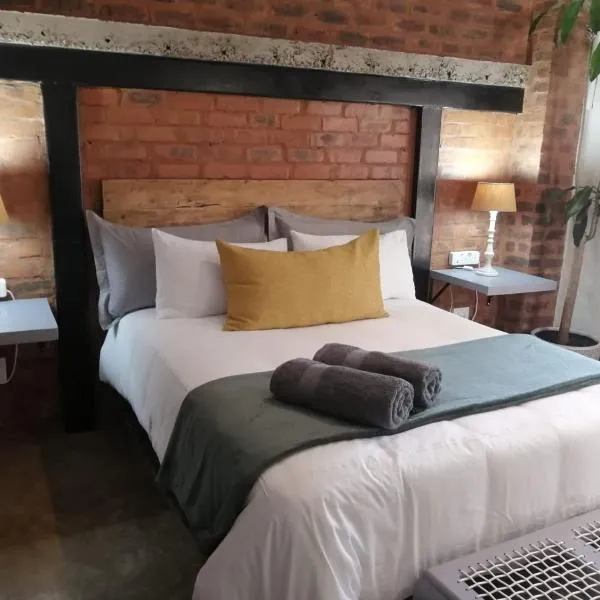 Wild Olive Cottage in Hartbeespoort, hotel in Hennops