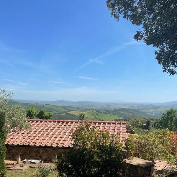 Casa di campagna in collina, hotel v destinaci Tatti