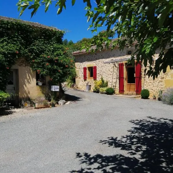 Holli cottage - Charming 2 bedrooms with terrace., hôtel à Saint-Avit-Rivière