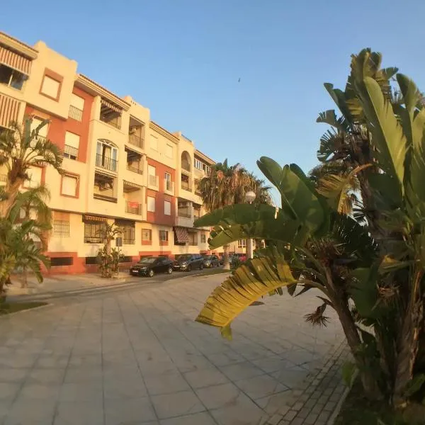 Apartamento Playa Calahonda El Farillo con terraza – hotel w mieście Calahonda