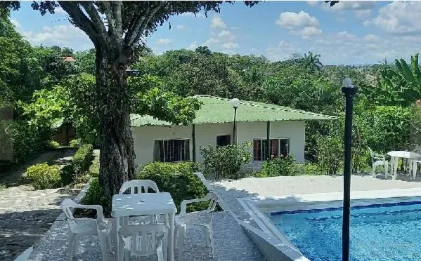Finca El Jardin SOLO PARA FAMILIAS: Tocaima'da bir otel