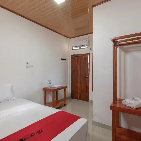 RedDoorz Syariah near Jakabaring Sport City Palembang, hotel v destinaci Kertapati