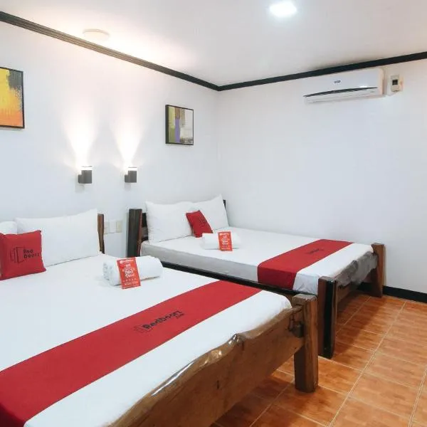 RedDoorz at La Sefa Hotel and Resort Atimonan, hotel v destinaci Atimonan