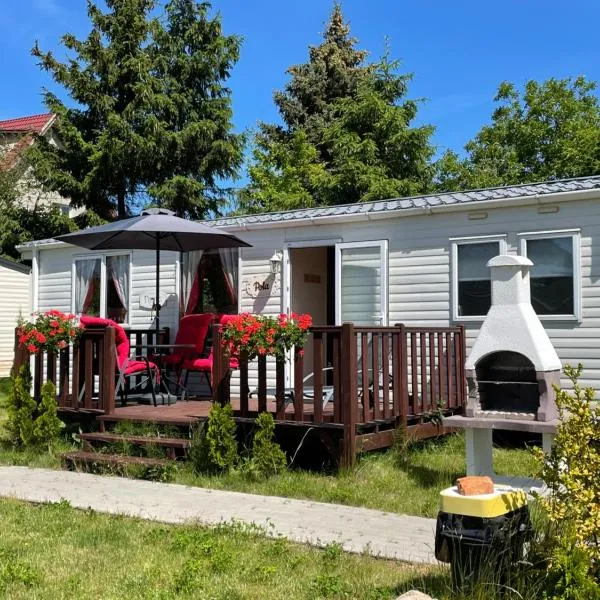 MIĘDZY NAMI domki nad jeziorem, hotel v destinaci Kołczewo