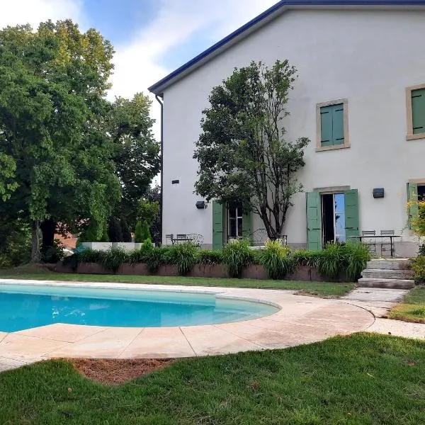 Montresora, villa con piscina privata tra il Lago di Garda e Verona, hotel en Sona