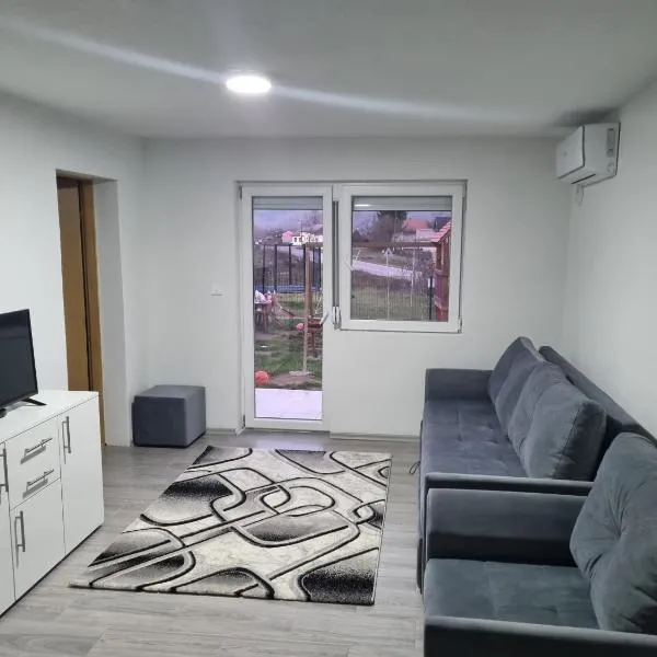 Donje Vardište에 위치한 호텔 Apartman „Škobić”