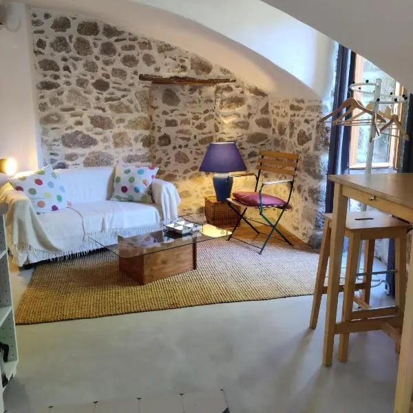 Rendez-vous sous le tilleul, en Cevennes., Hotel in Molières-Cavaillac