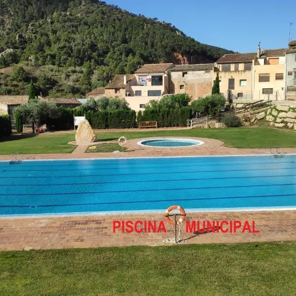 CanMiqueloCasaRural com, hotel en Prat de Comte