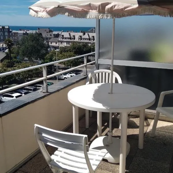 Studio calme avec terrasse vue mer, hotel v destinácii Pléneuf-Val-André