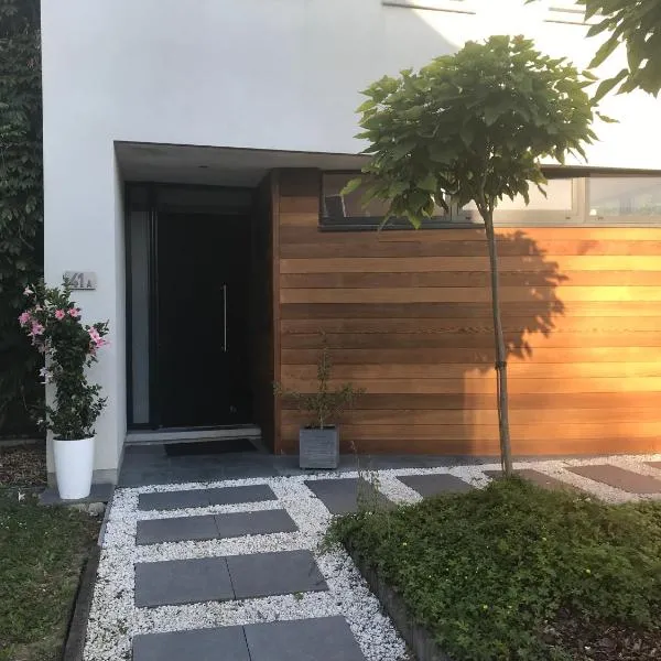 La Suite Cosy - Votre Pause Arborée: La Bruyère şehrinde bir otel